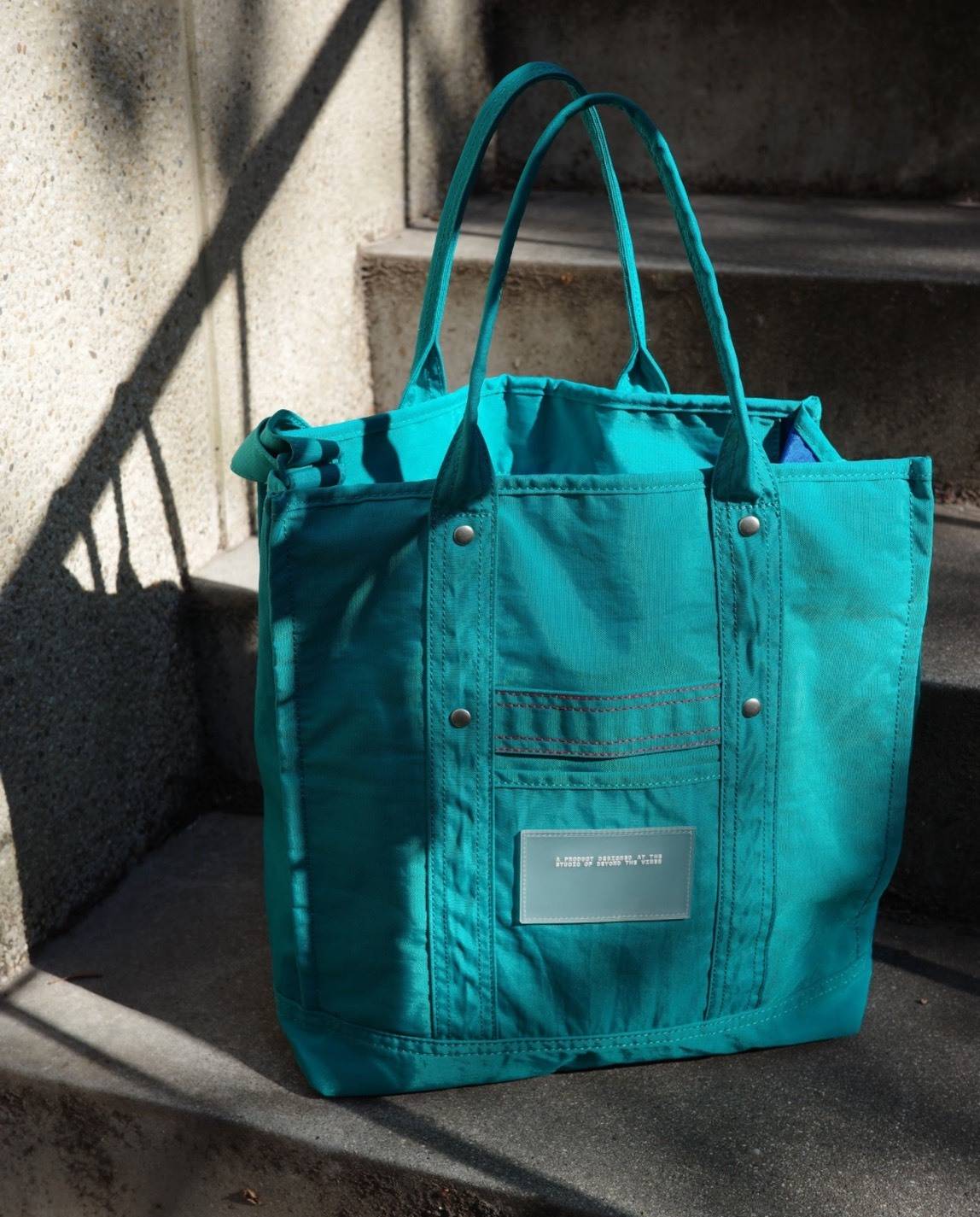 Beyond The Vines「Crunch Carryall トートバッグ」