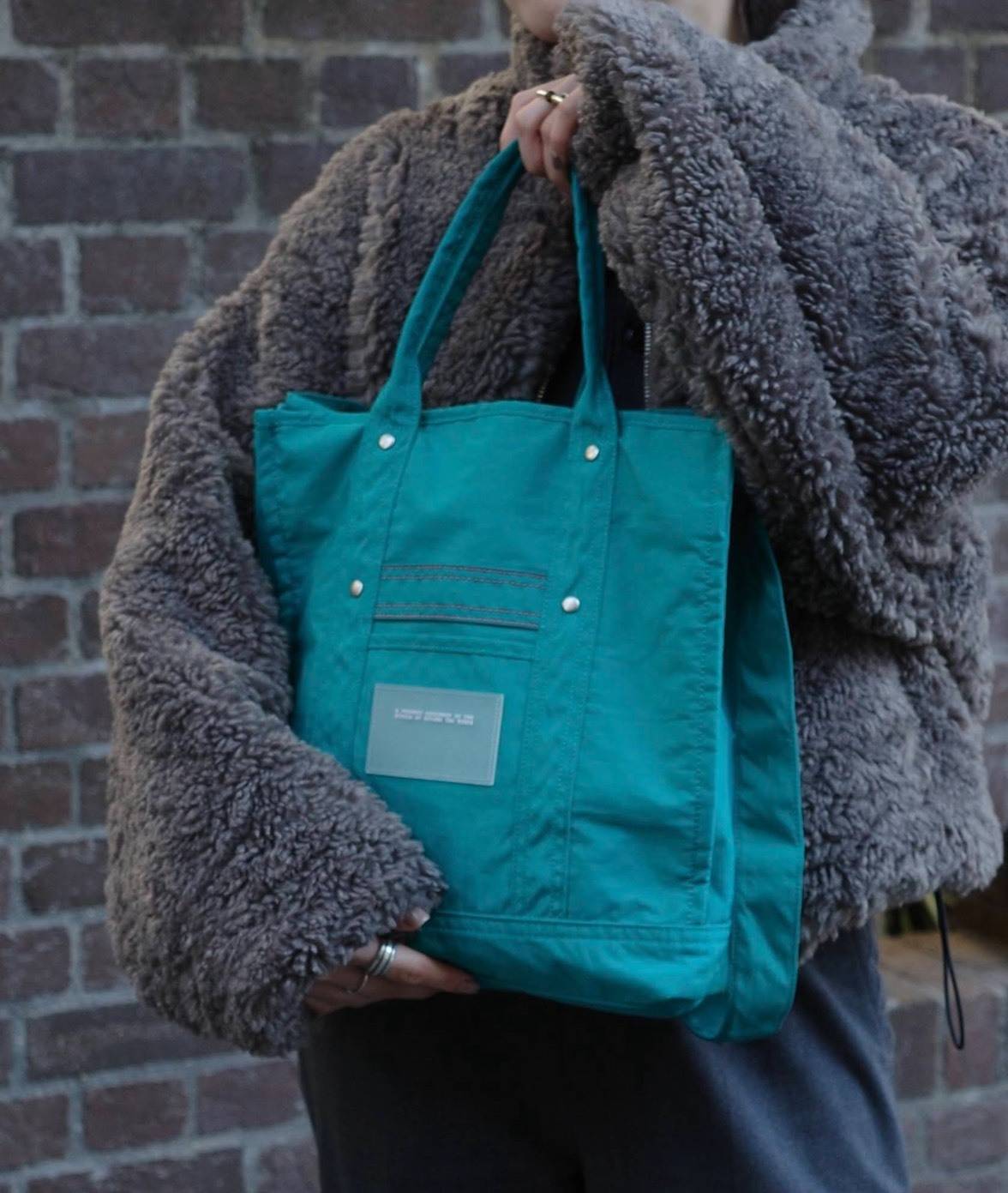 Beyond The Vines「Crunch Carryall トートバッグ」