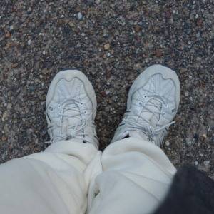 きれいめにも合う都会派スニーカー。歩きやすさもバッチリ「アシックス GEL-SONOMA」