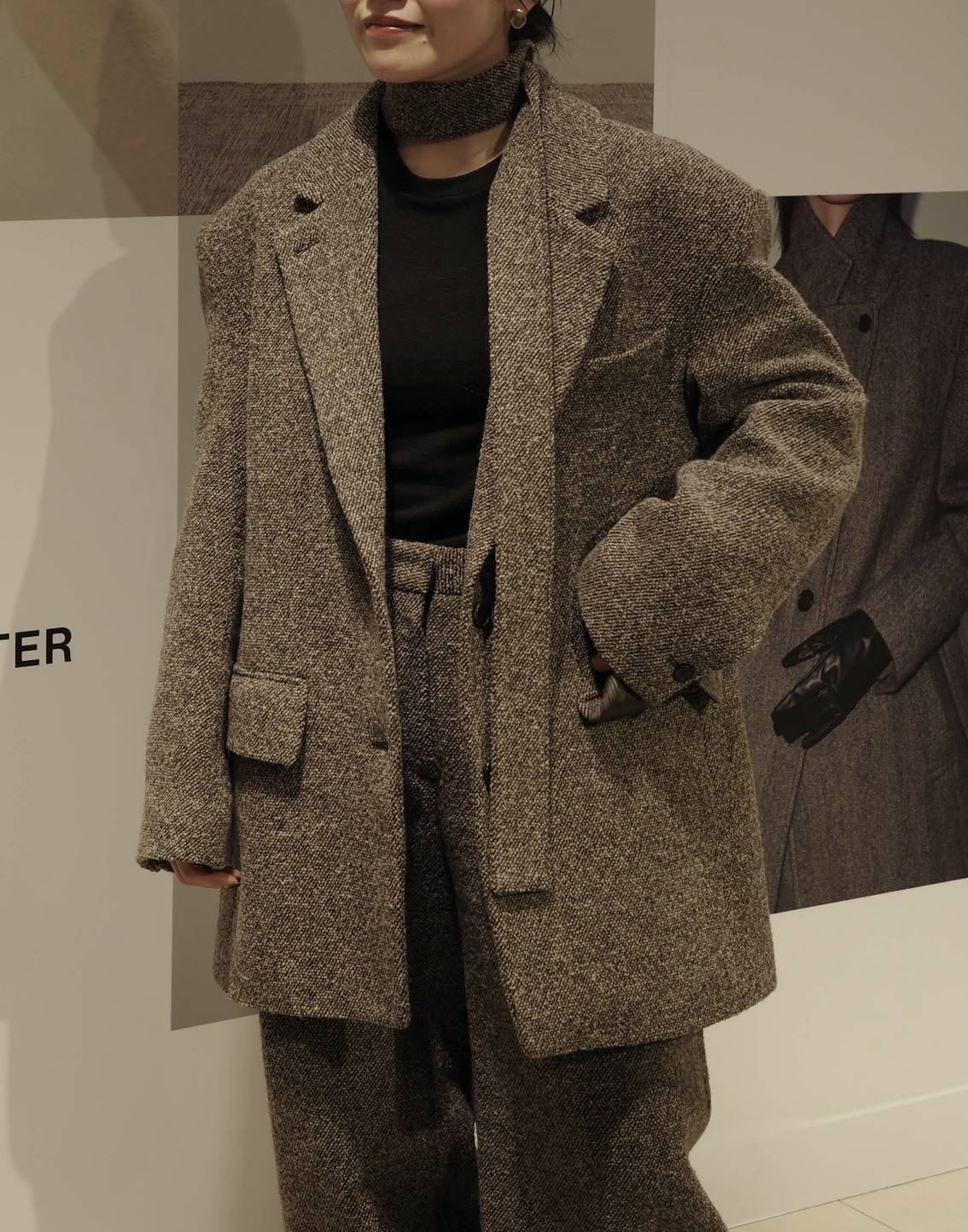 チョーカー付きツイードジャケットコーデ