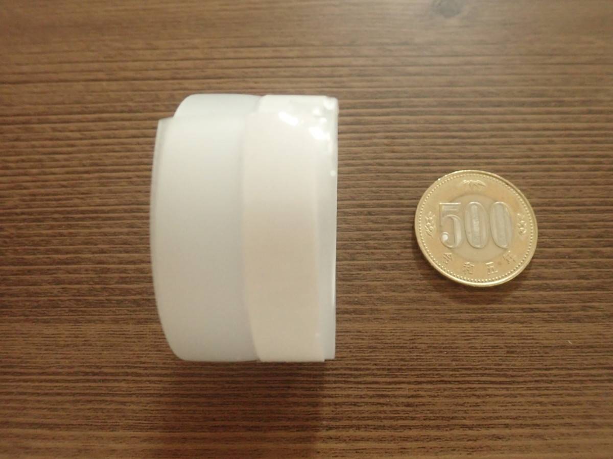 ダイソーのすきまテープ(ドア用、半透明)