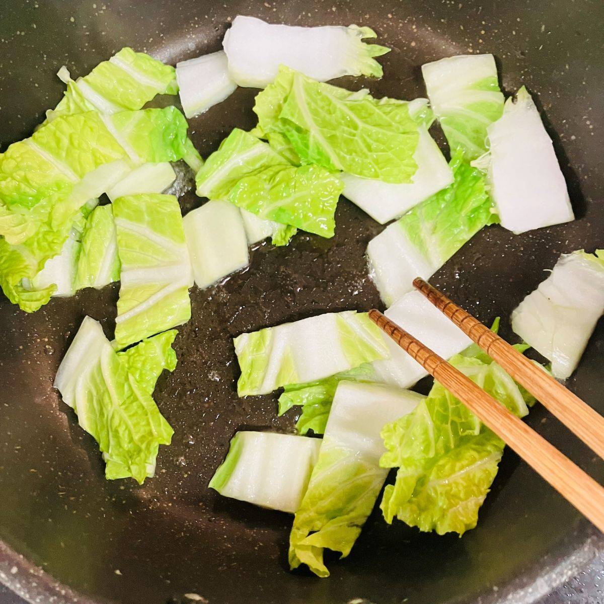 マルちゃん公式の「サーモンと白菜のクリーム塩焼そば」のレシピ