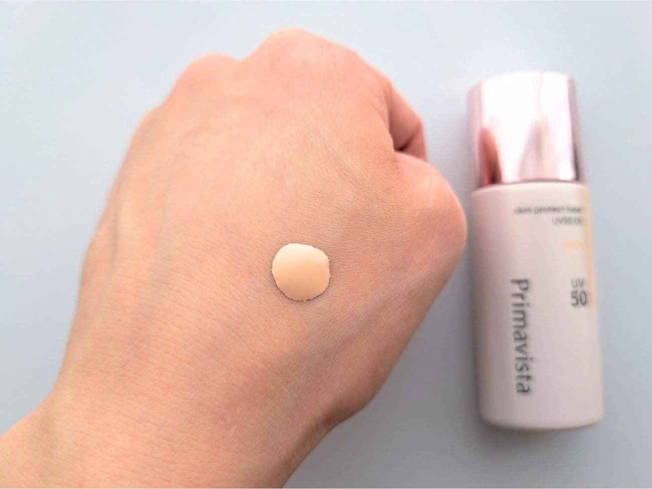 プリマヴィスタ スキンプロテクトベース 皮脂くずれ防止 UV50 EX ベージュの手元スウォッチ