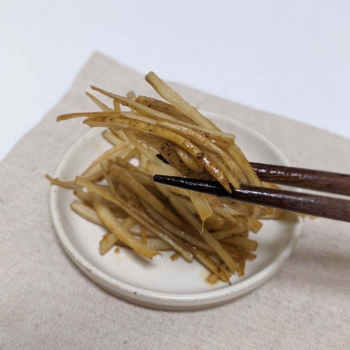 JAグループ公式の「簡単♪おつまみ♪ごま油が香る♪ごぼうの甘辛炒め」のレシピ