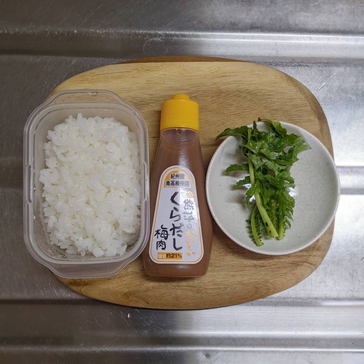 JAグループ公式の「梅と大根葉のおにぎり」のレシピ