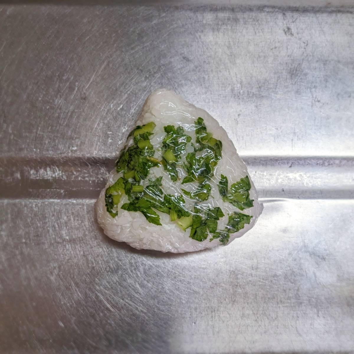 JAグループ公式の「梅と大根葉のおにぎり」のレシピ