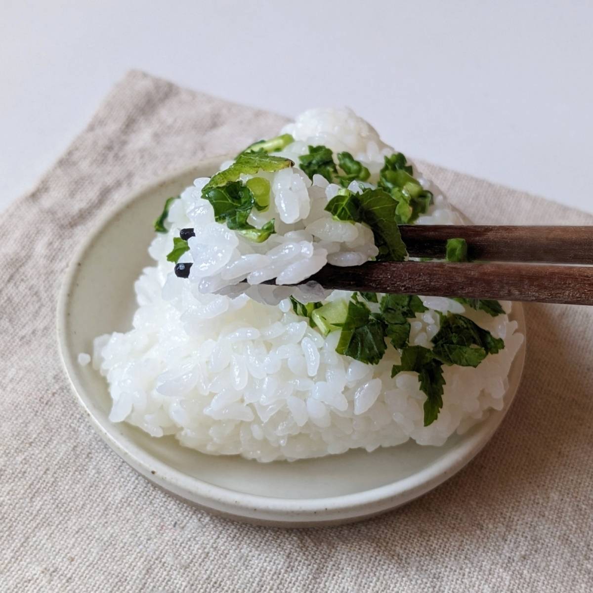 JAグループ公式の「梅と大根葉のおにぎり」のレシピ