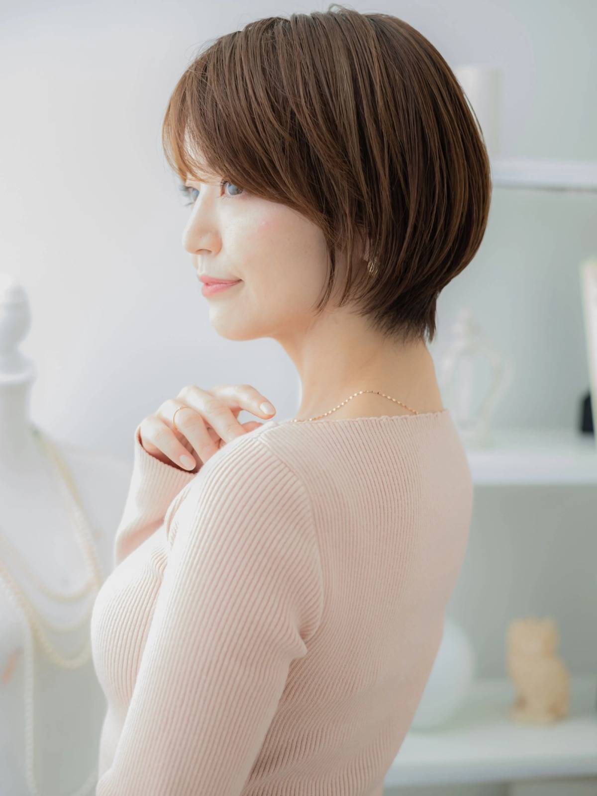 シルキーベージュの前下がりショート