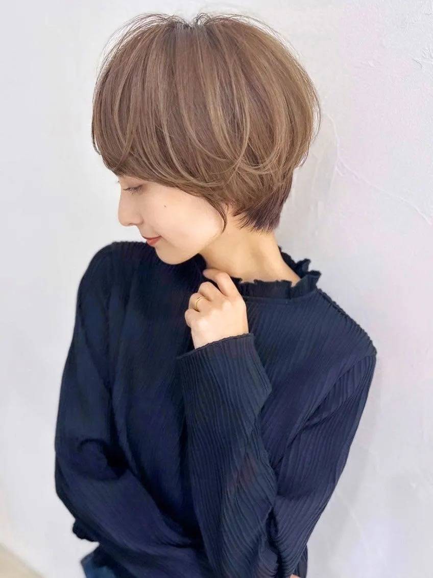 襟足がやや長めのショート