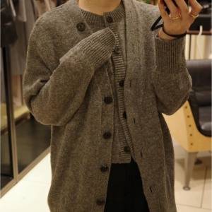 一工夫だけで上級コーデに！細見えも叶う“同色カーデ”レイヤードテク