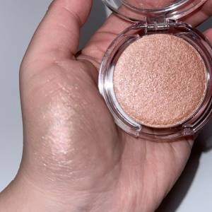 涙袋が可愛く盛れた♡アイシャドウにもいけるラメ感「NAMING.」万能ハイライター