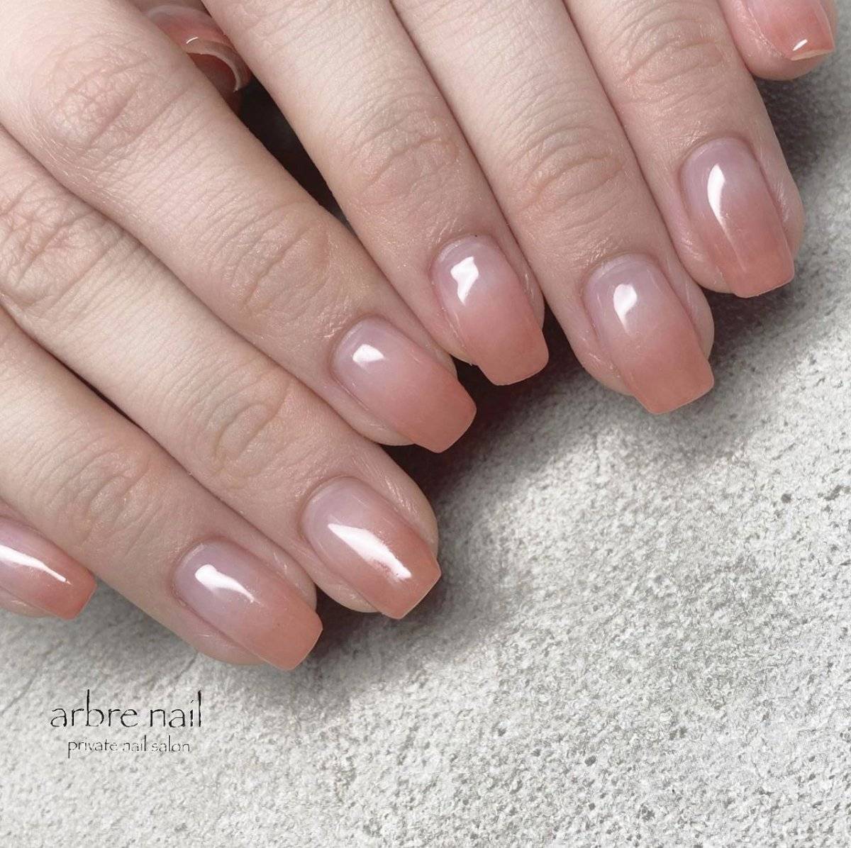 コーラルピンクネイル