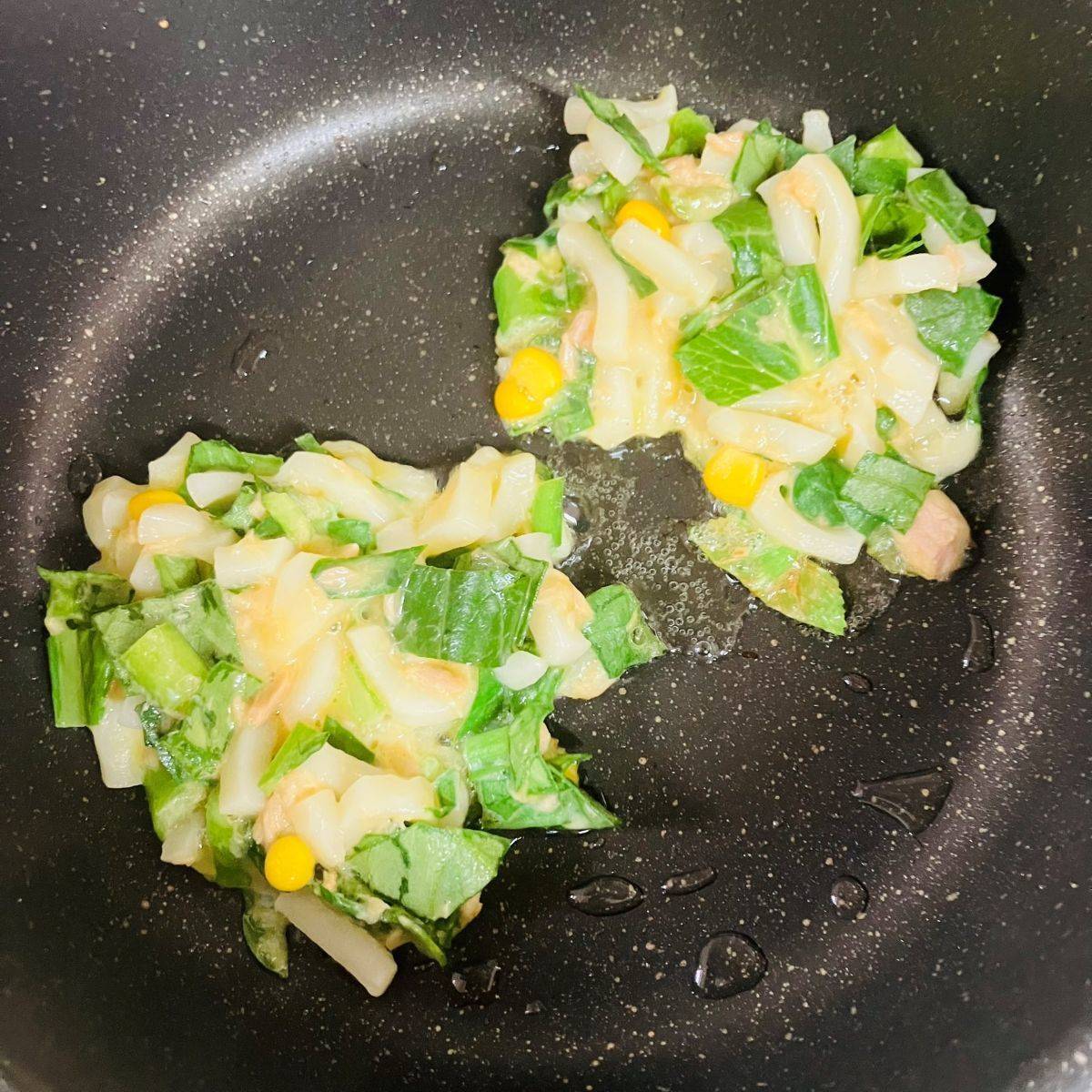 JAグループ公式の「小松菜とウインナーコーンのうどんおやき」のレシピ