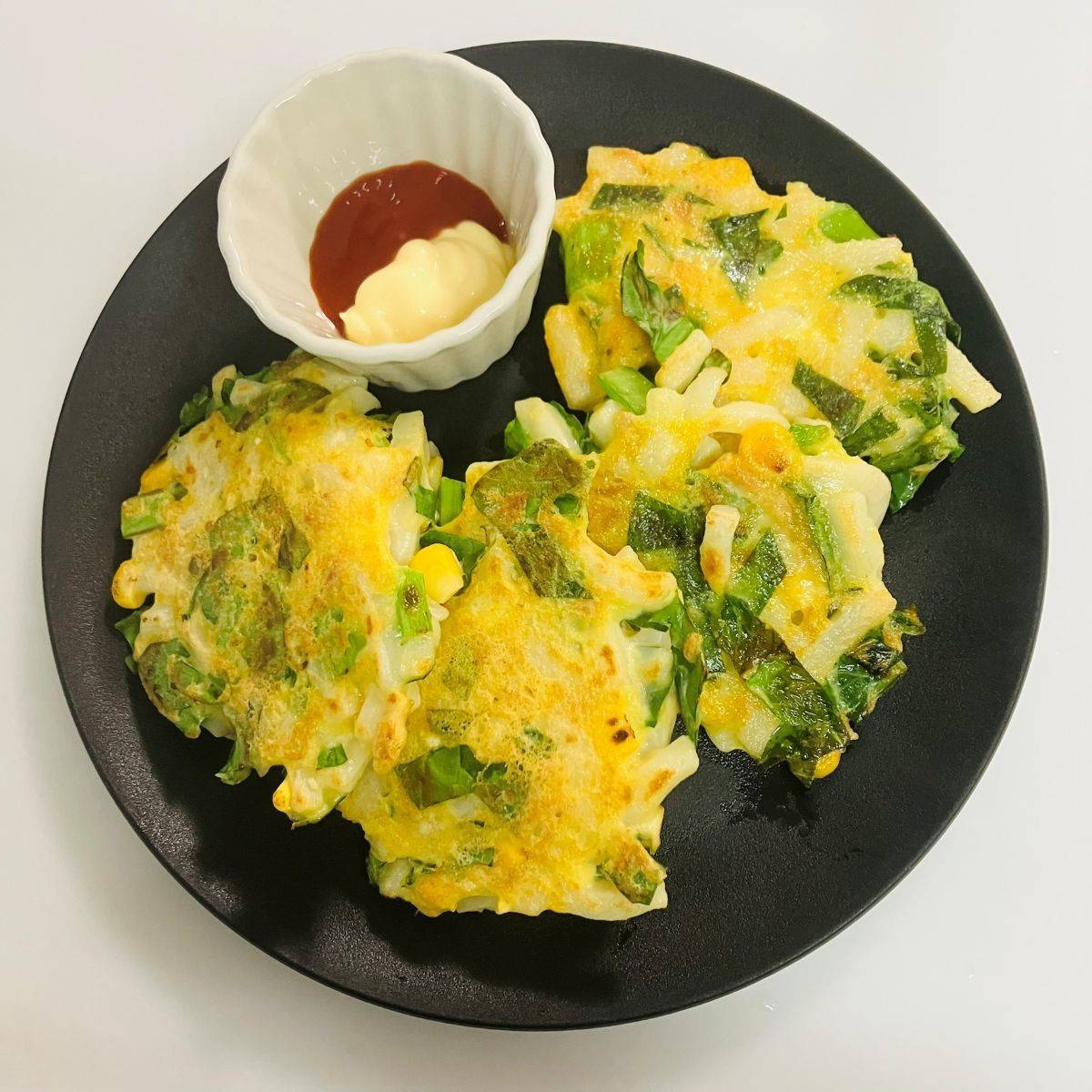 JAグループ公式の「小松菜とウインナーコーンのうどんおやき」のレシピ