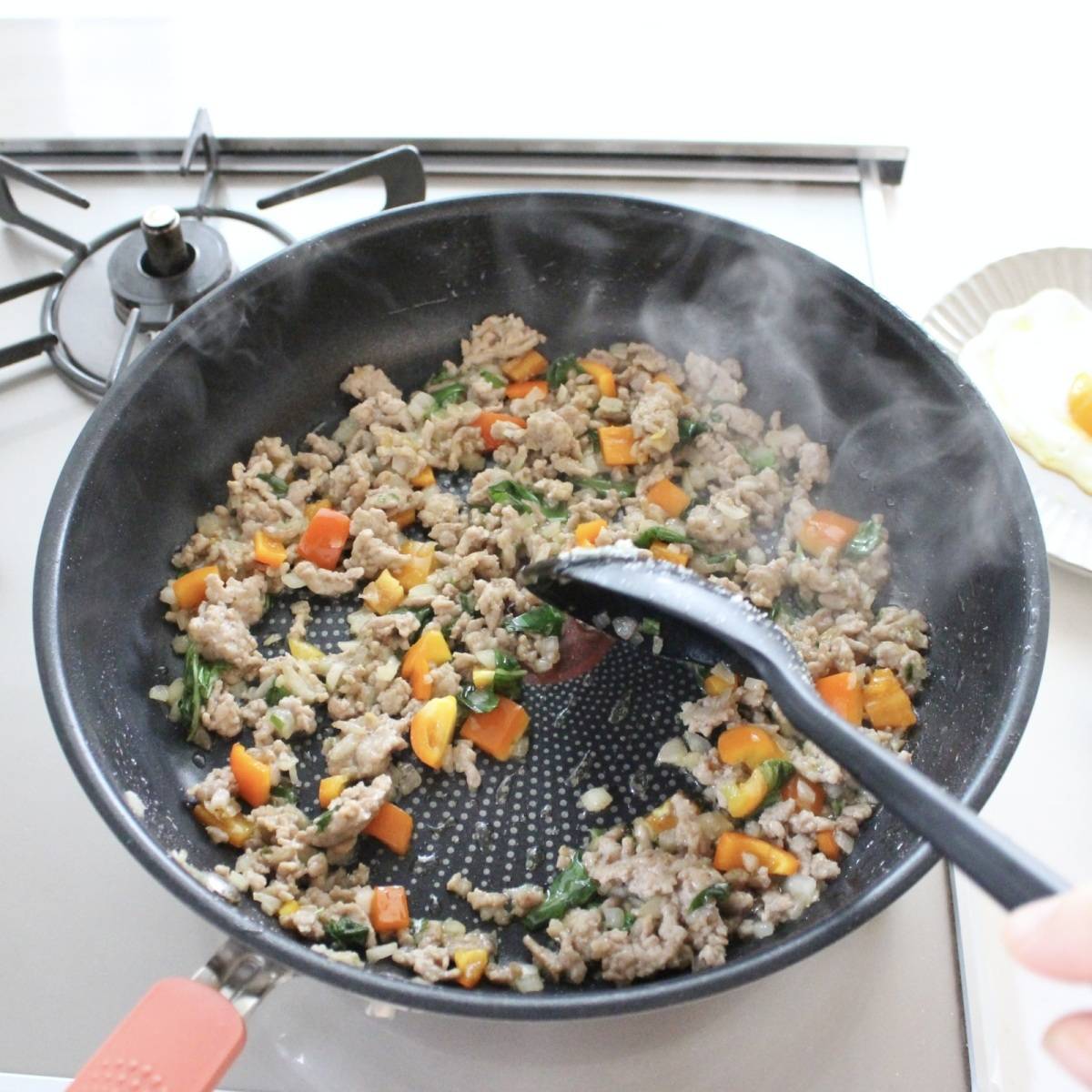 サッポロ一番公式の「鮮やか！ガパオ風らーめん」のレシピ