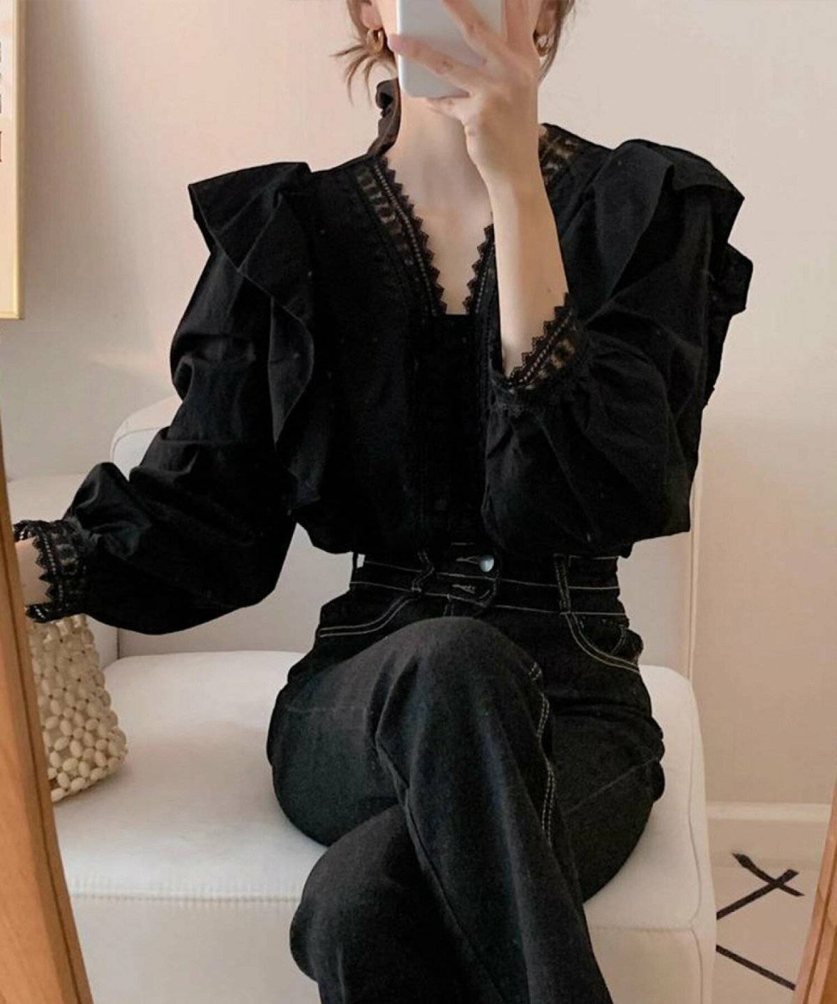 パンツコーデの女性