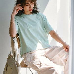 リブニット以外にもある？「小胸」さんが避けるべきNGな夏コーデ