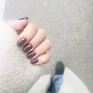 旅先で映える、大人のためのボルドーネイル