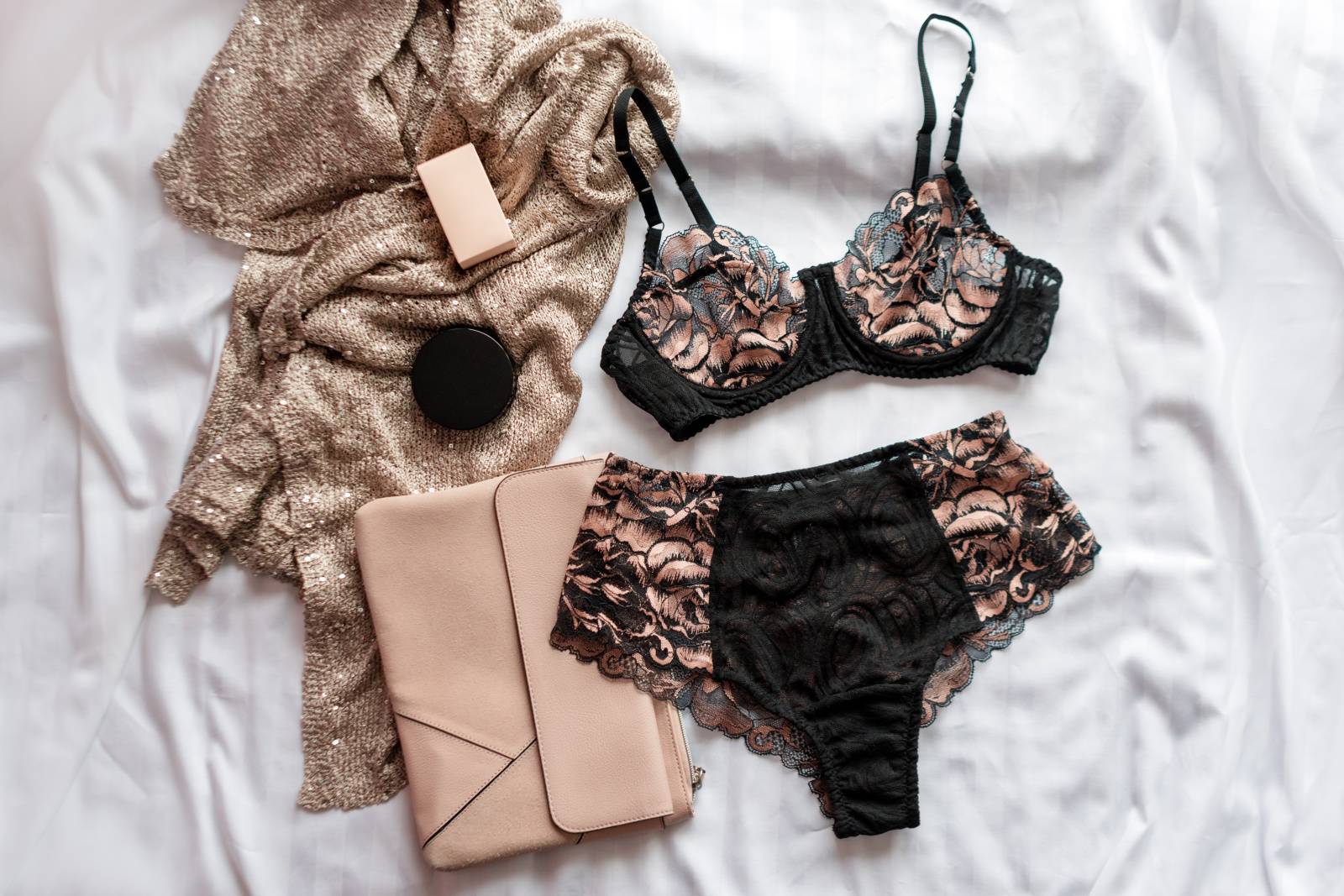 下着　健康運　下げる　暗い色