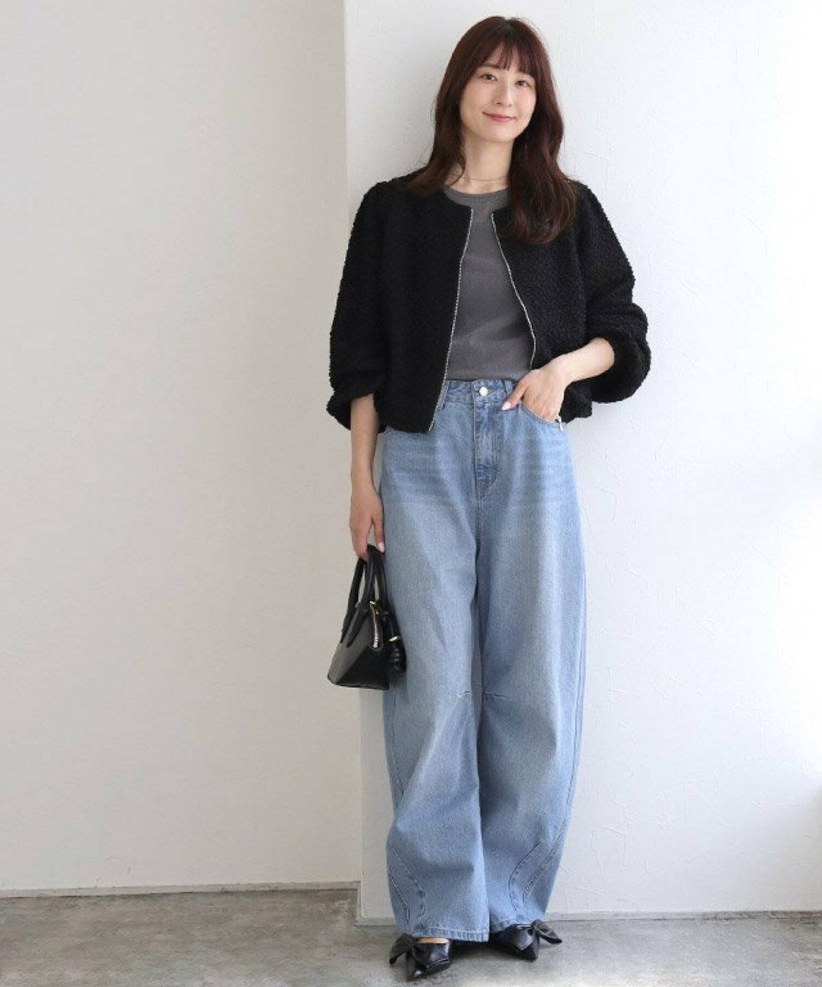 パンツコーデの女性