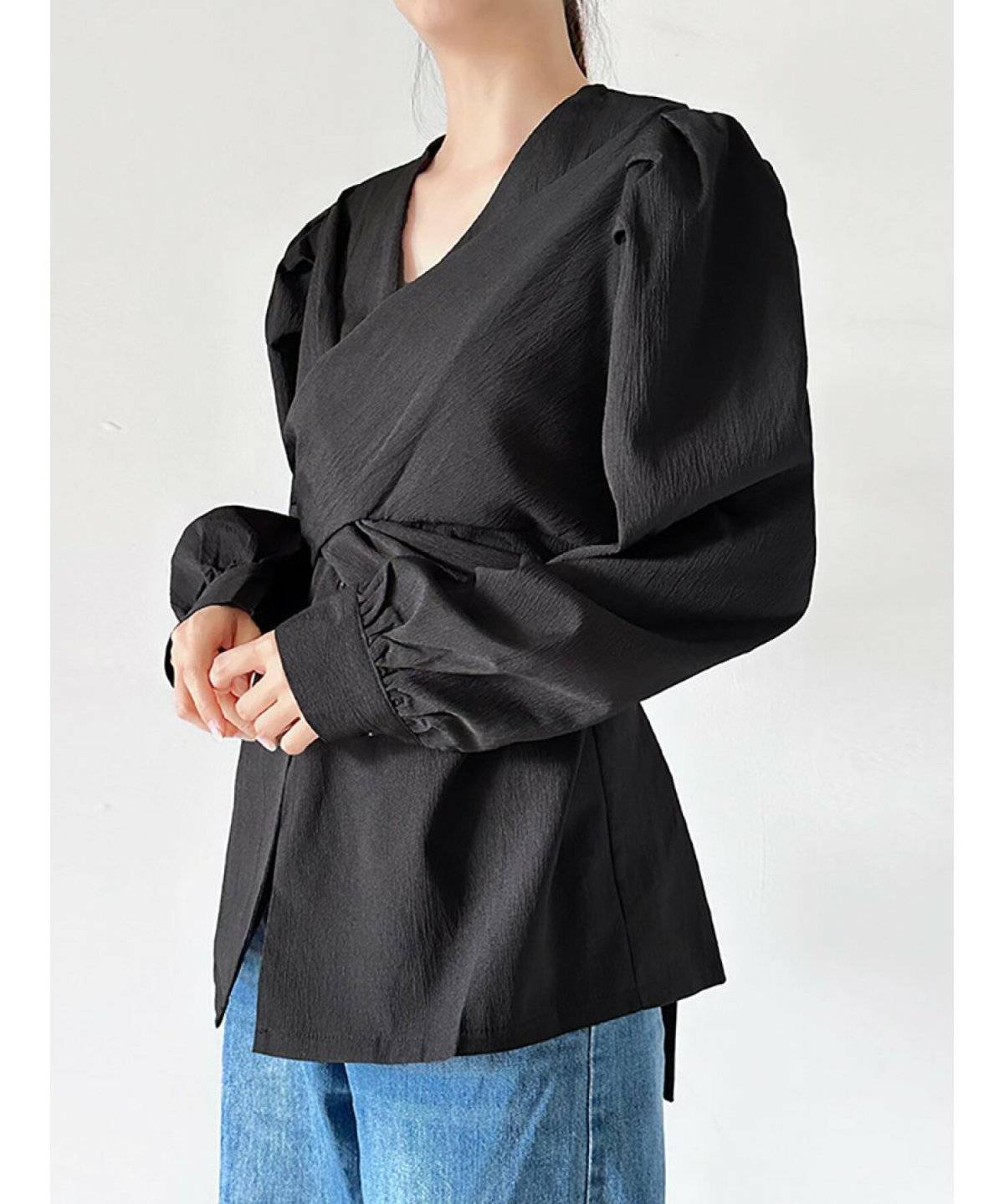 パンツコーデの女性