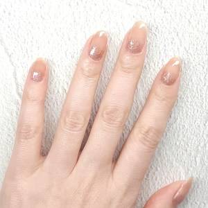 垢抜けたいならコレ。不器用さん向け「根元ラメグラデネイル」のやり方