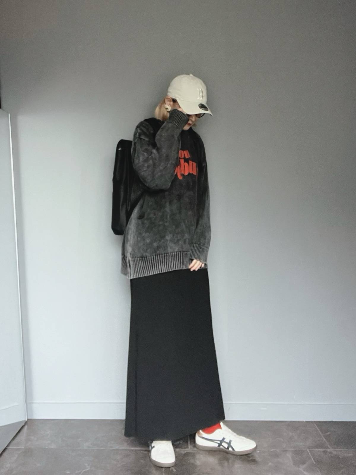 ロゴニット×スニーカー