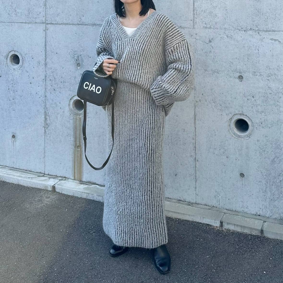 ニットセットアップは程よく肌見せすると◎