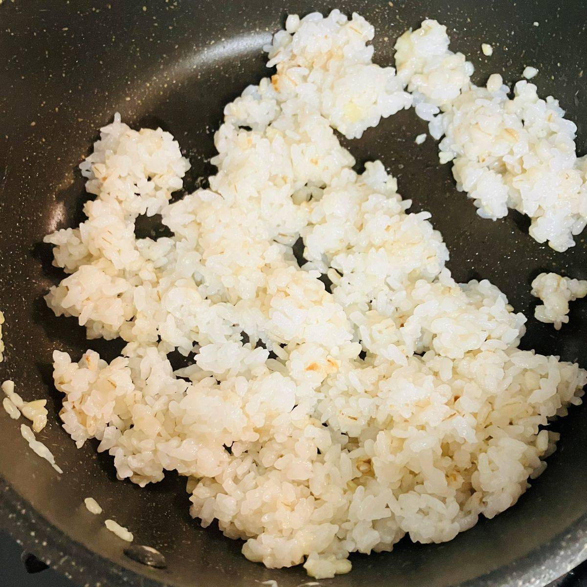 タカノフーズ公式の「ガーリック納豆チャーハン」のレシピ