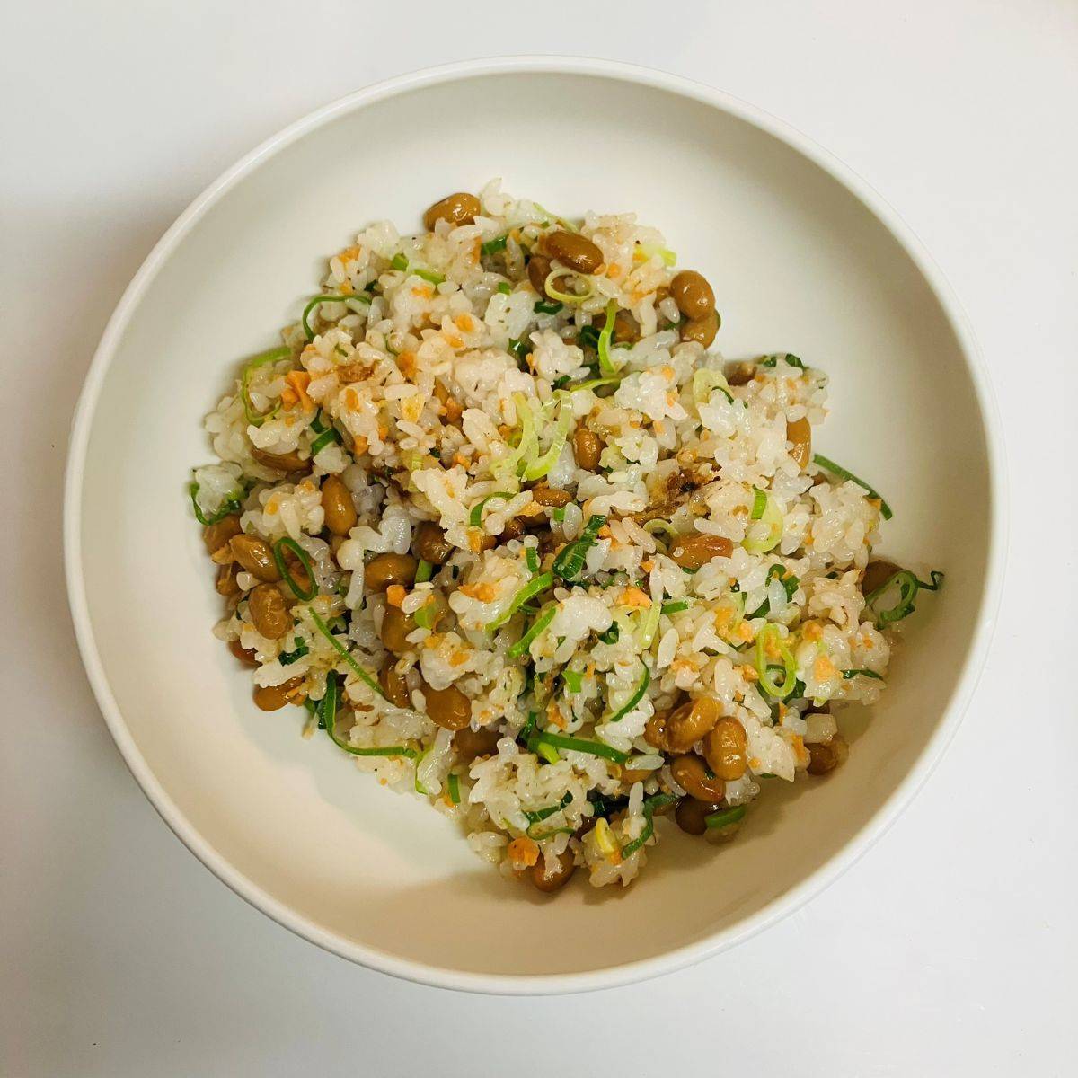 タカノフーズ公式の「ガーリック納豆チャーハン」のレシピ