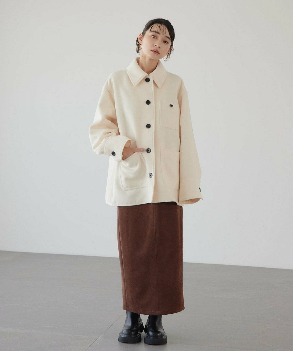 スカートコーデの女性