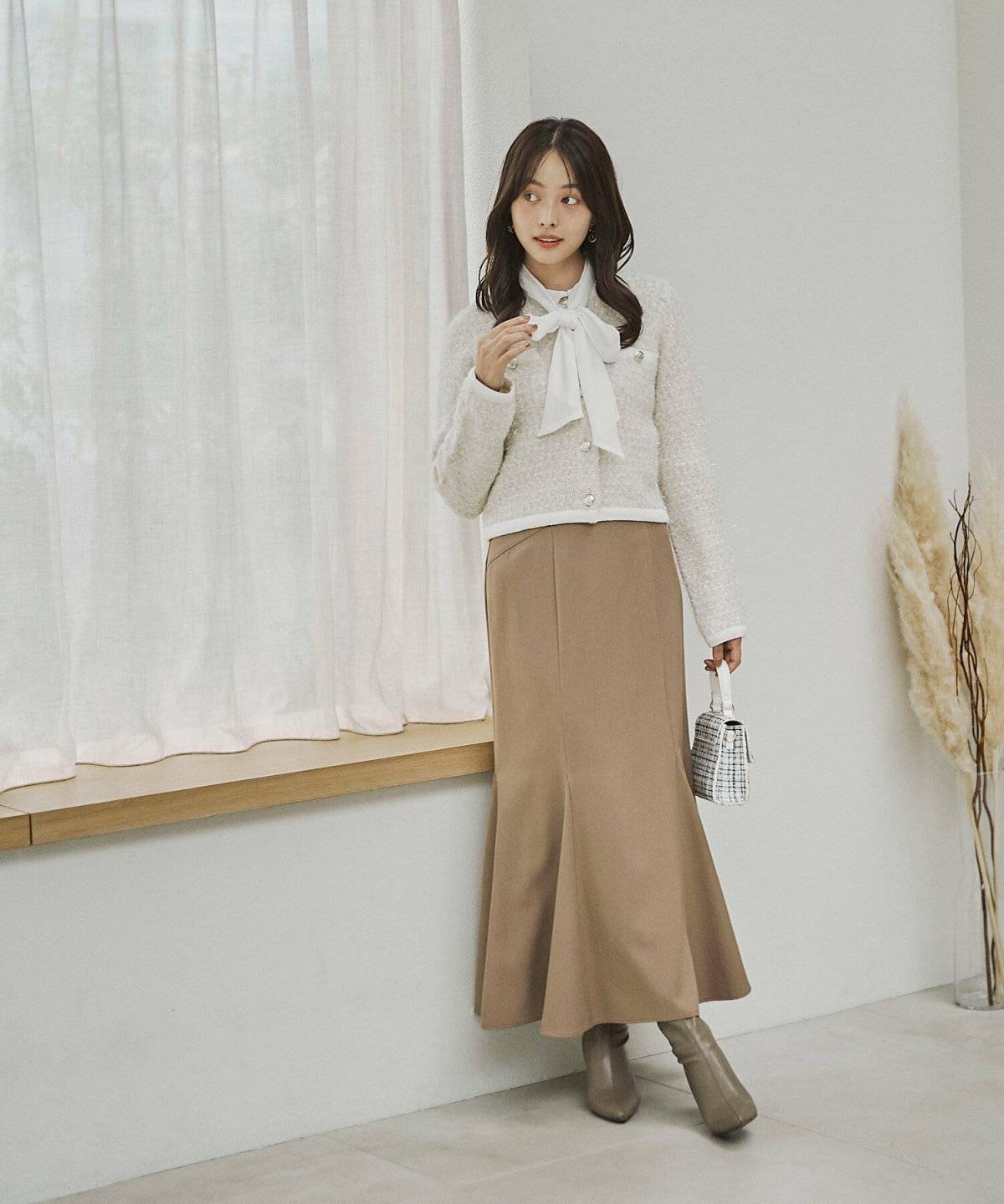 スカートコーデの女性