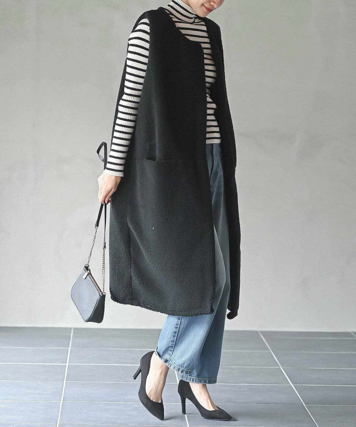 パンツコーデの女性