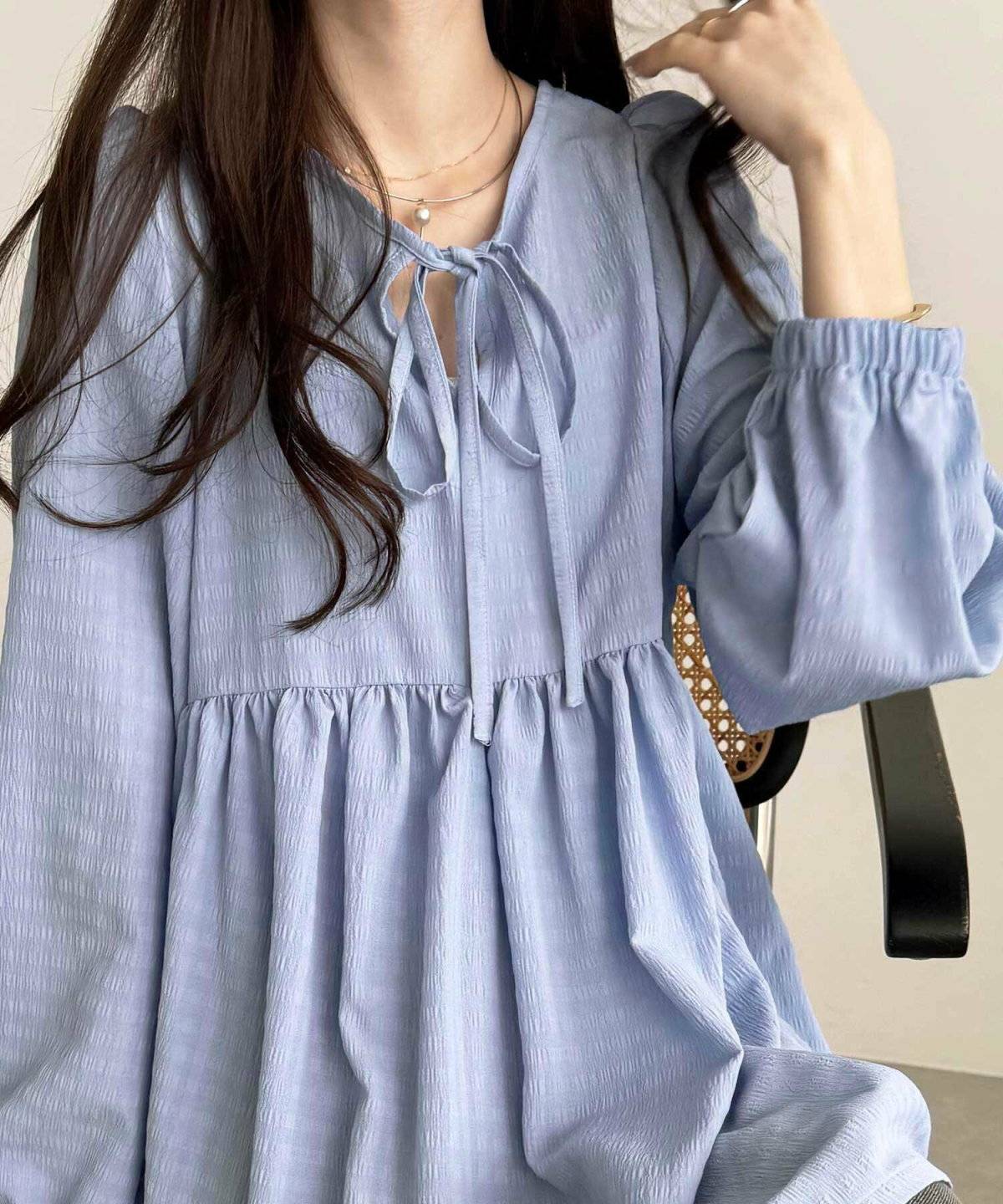 パンツコーデの女性