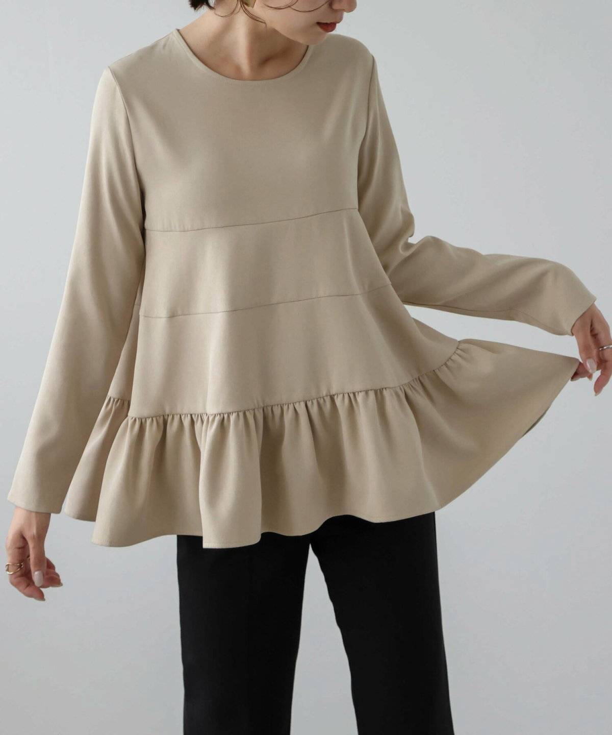 パンツコーデの女性