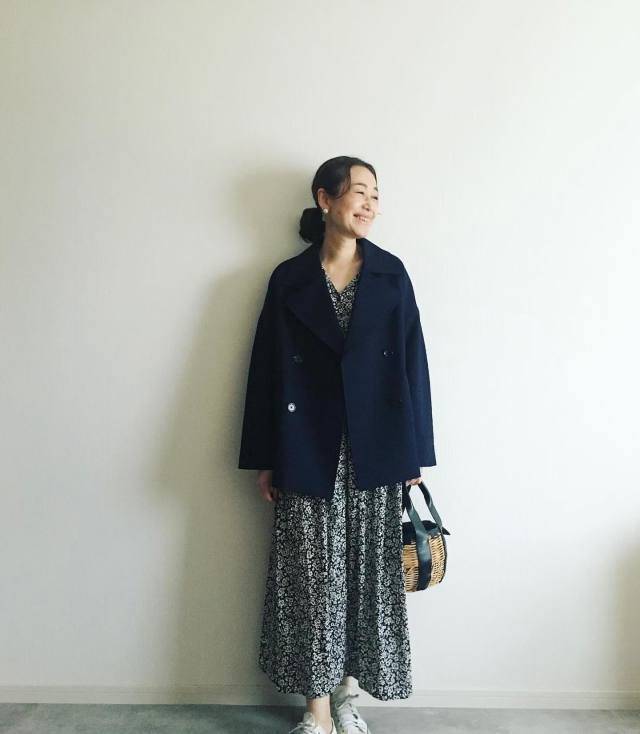 柄ワンピース×ジャケット風コート