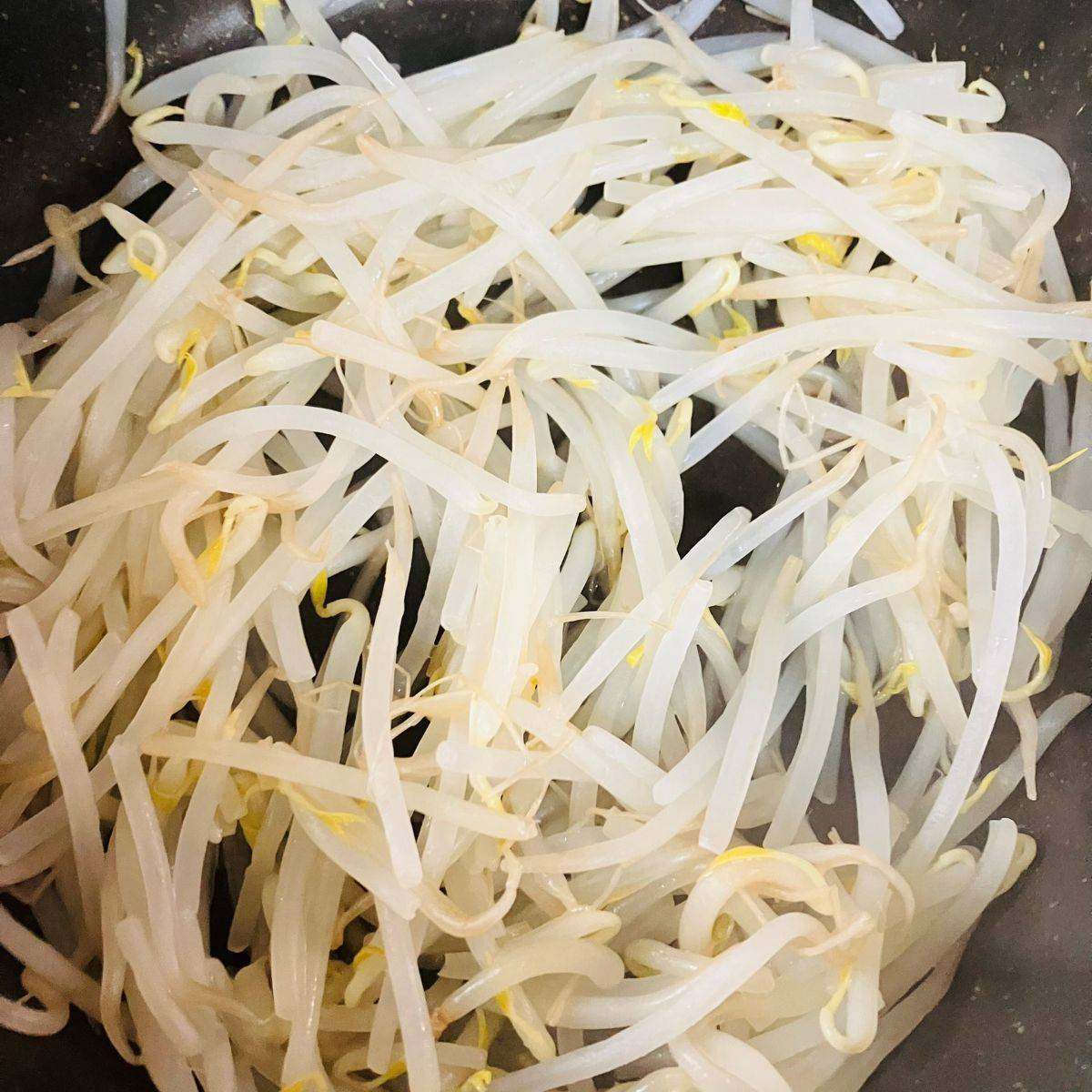 JAグループ公式の「たっぷりもやしに、レンコンの簡単ミートソース風♪」のレシピ