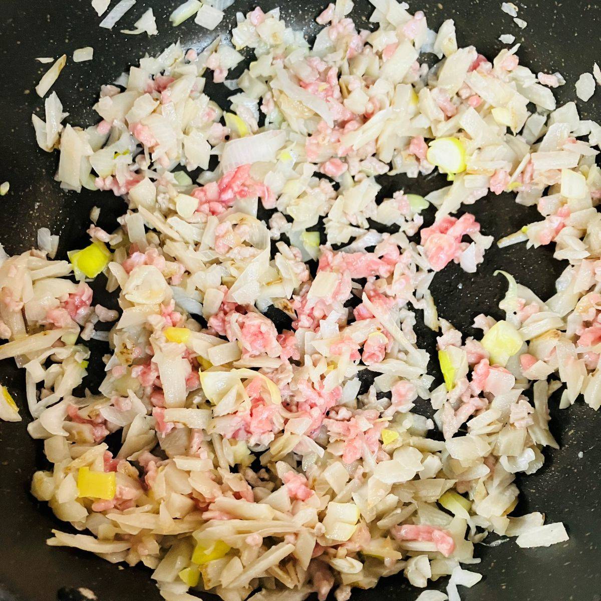 JAグループ公式の「たっぷりもやしに、レンコンの簡単ミートソース風♪」のレシピ