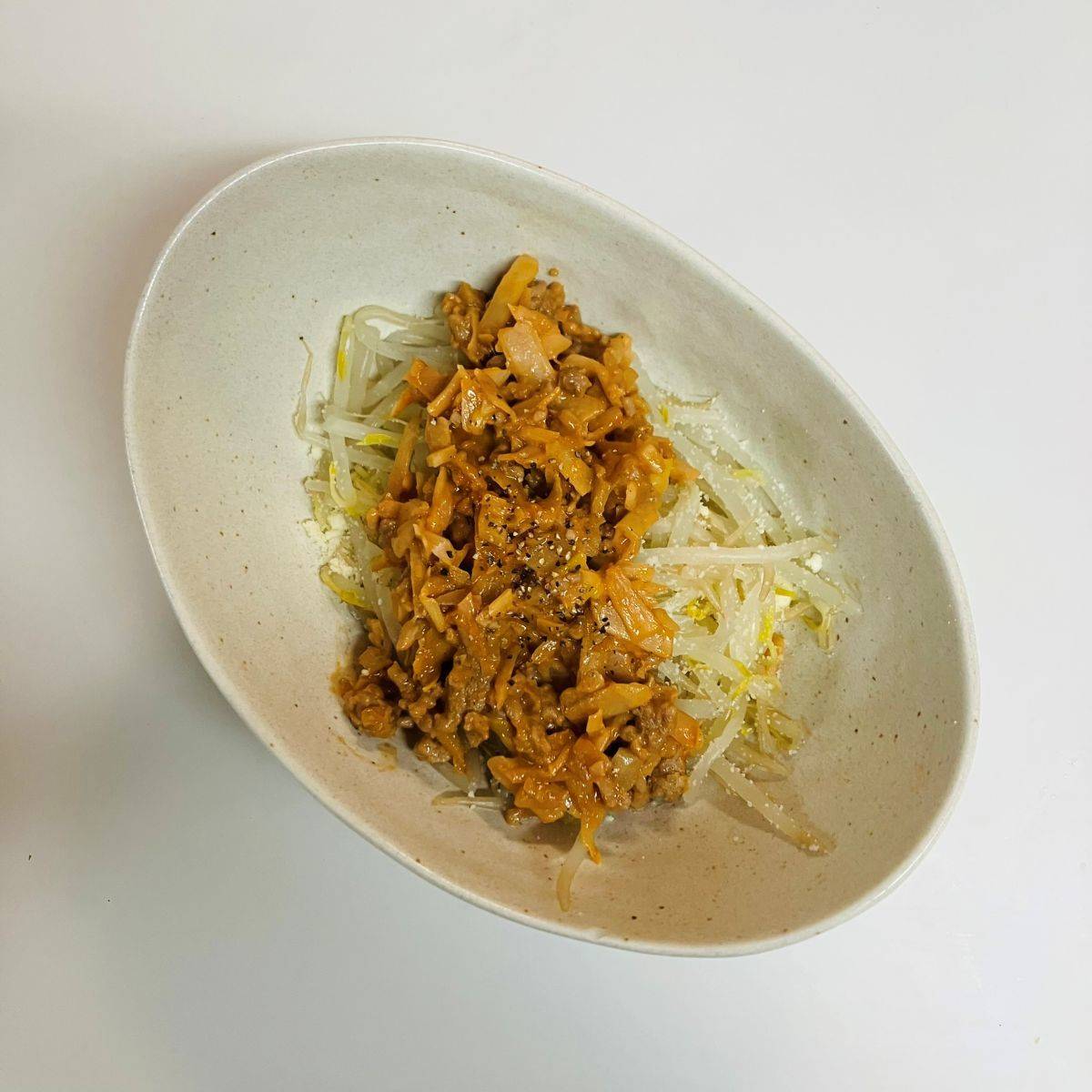 JAグループ公式の「たっぷりもやしに、レンコンの簡単ミートソース風♪」のレシピ