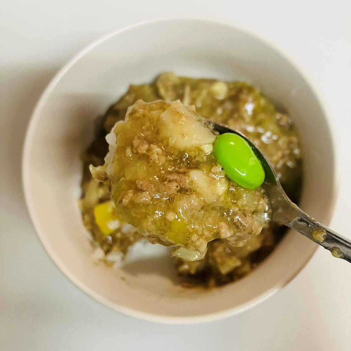 JAグループ公式の「ひき肉、玉ねぎ、舞茸の和風カレー丼」のレシピ