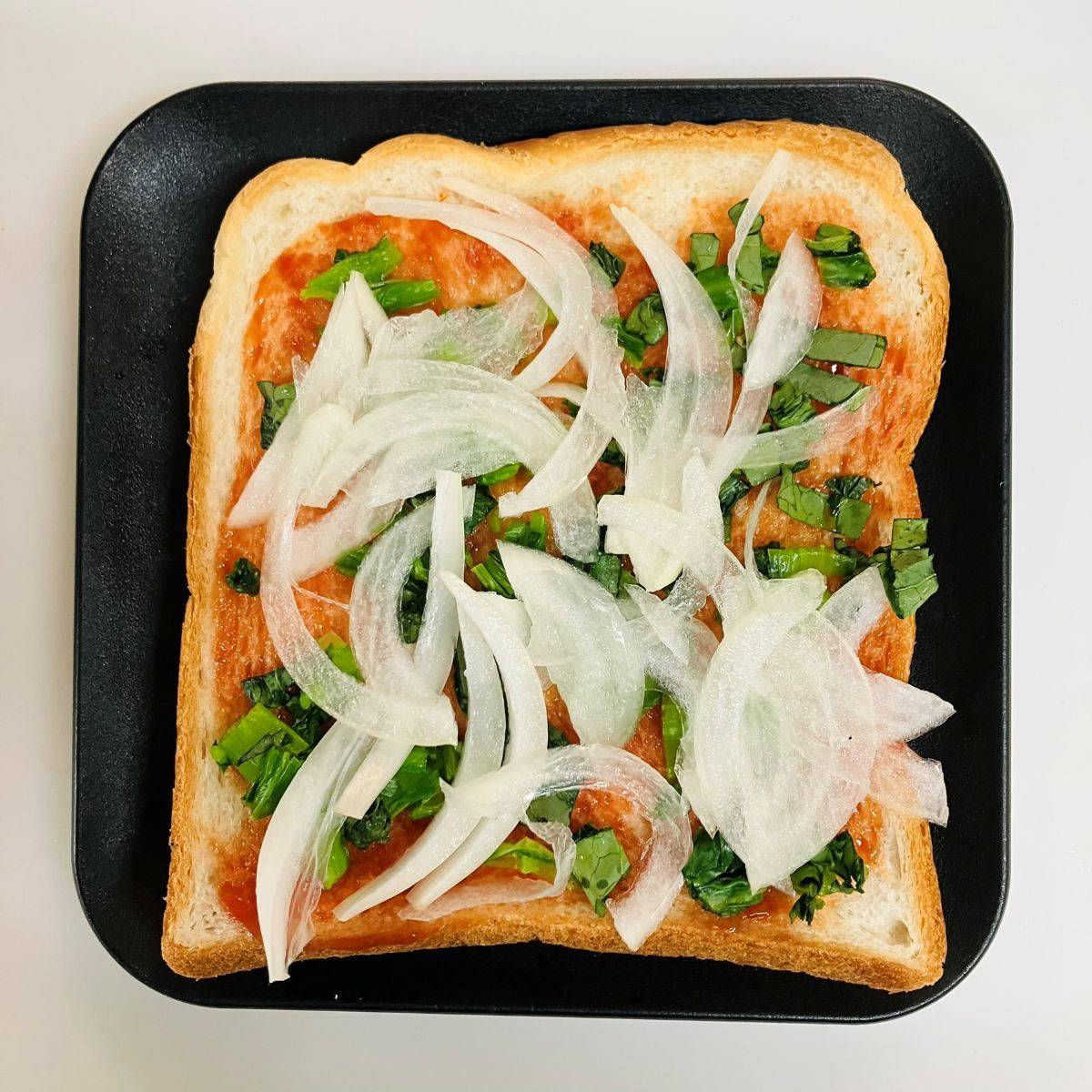 JAグループ公式の「小松菜とベーコンのピザトースト風♪」のレシピ