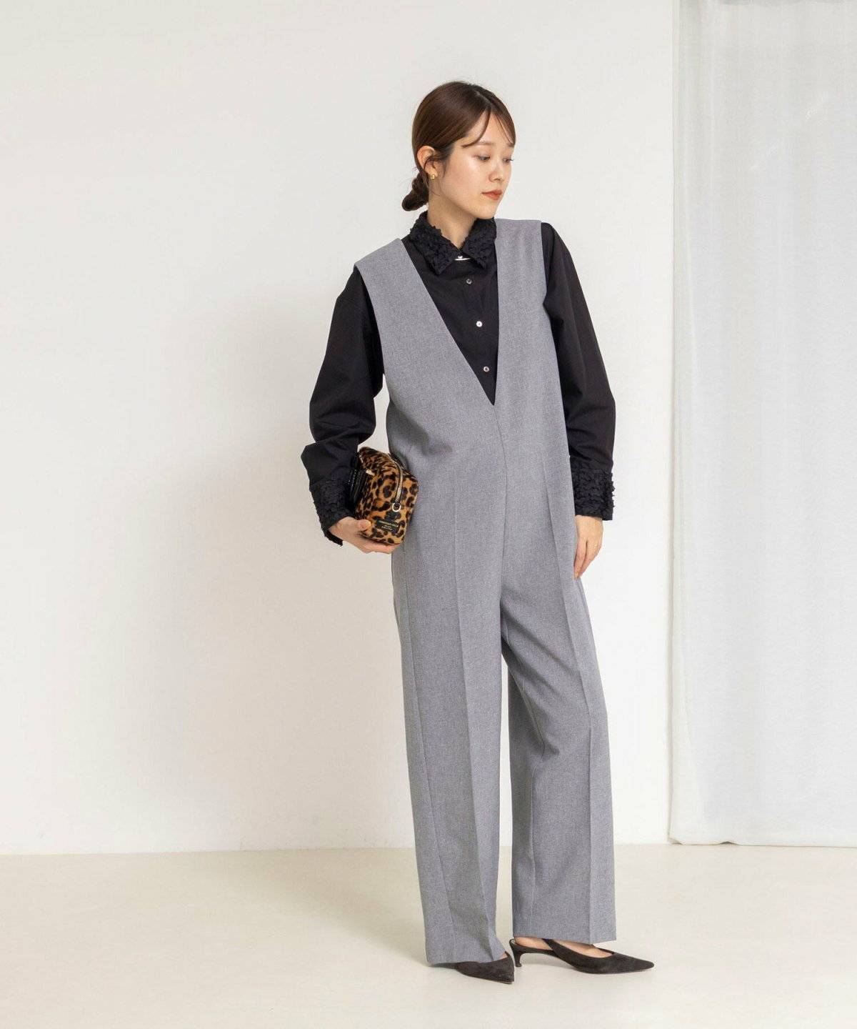 黒シャツを着た女性