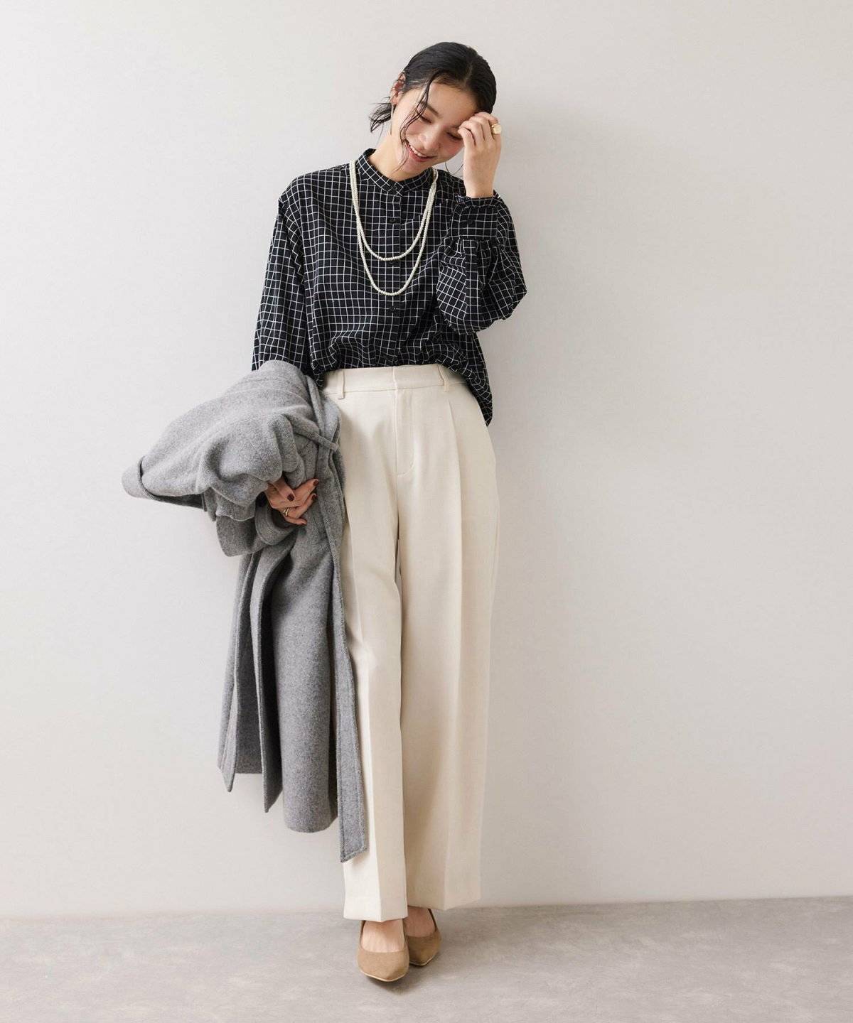 黒シャツを着た女性