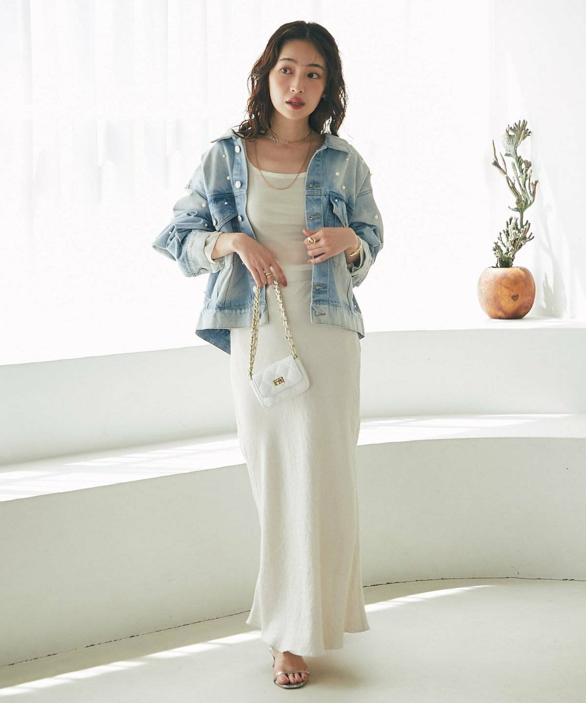 ジージャンを着た女性