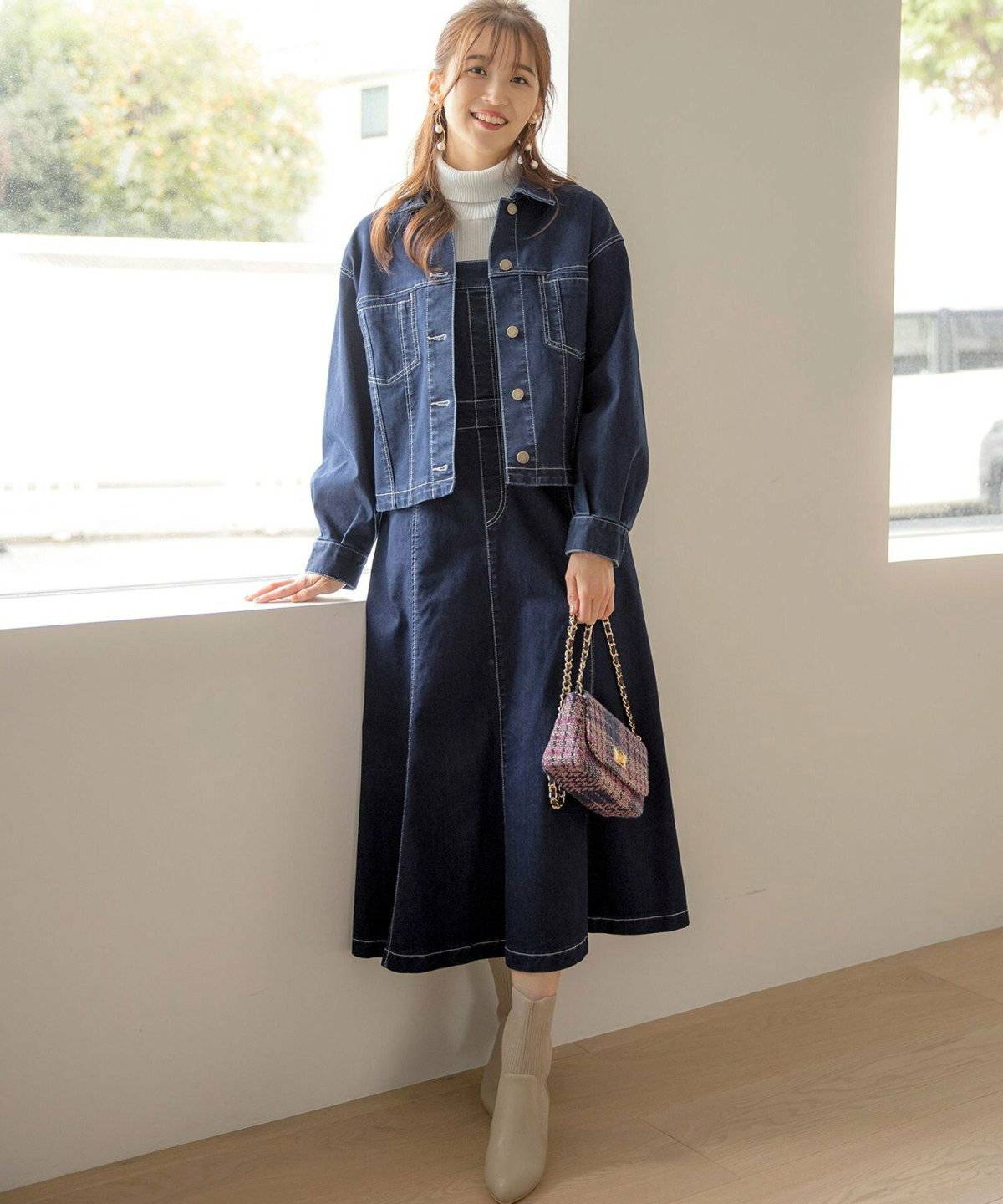 ジージャンを着た女性