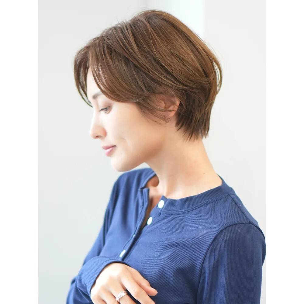 美シルエットな前下がりショート