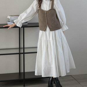 ニットキャミソールのコーデを一挙に紹介！季節に合った服装から重ね方まで解説