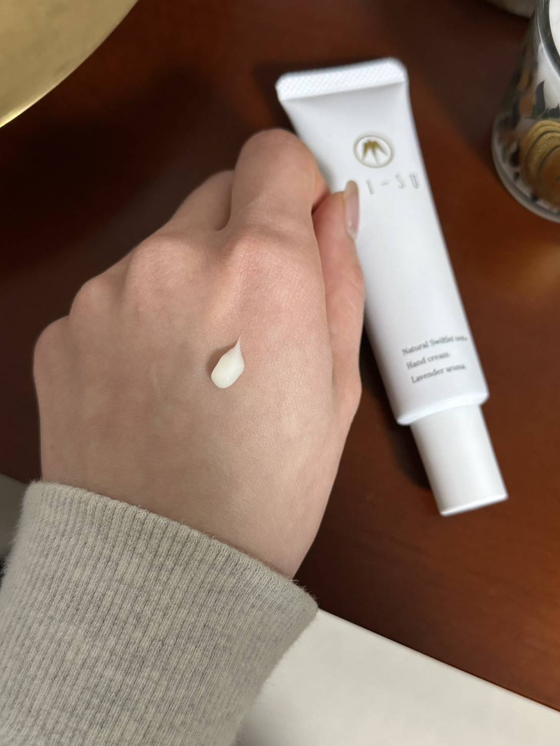 BI-SU(ビス)のハンドクリーム