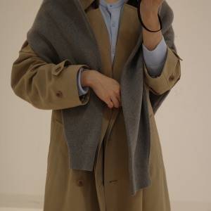 春アウターはやっぱり王道で。裏地チェックで差がつく【UNIQLO】トレンチコート