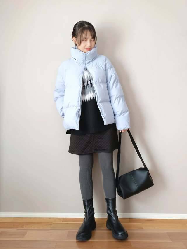 カラーダウンコート×ミニ丈ボトムス